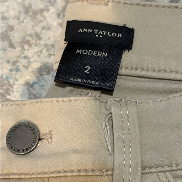 Ann Taylor • Modern Fit Skinny Jeans - Picture 2 of 7